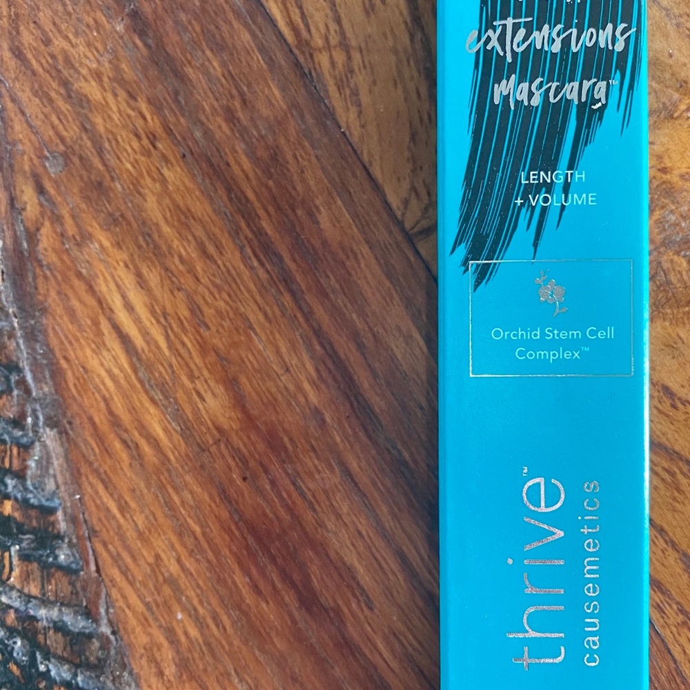 New Rich Black Mascara